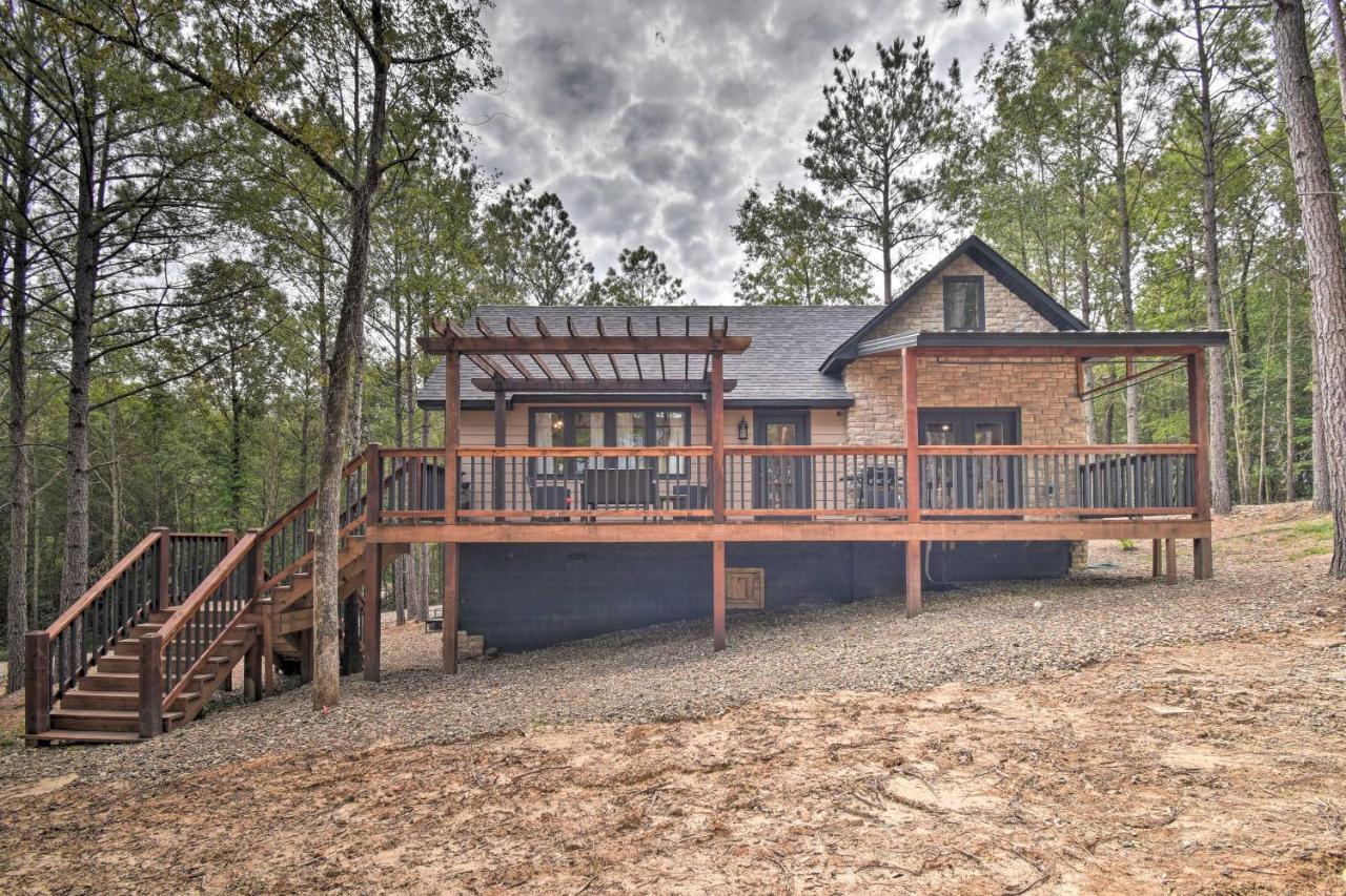 Modern Broken Bow Cabin Large Deck, Bbq And Pergola Exterior photo