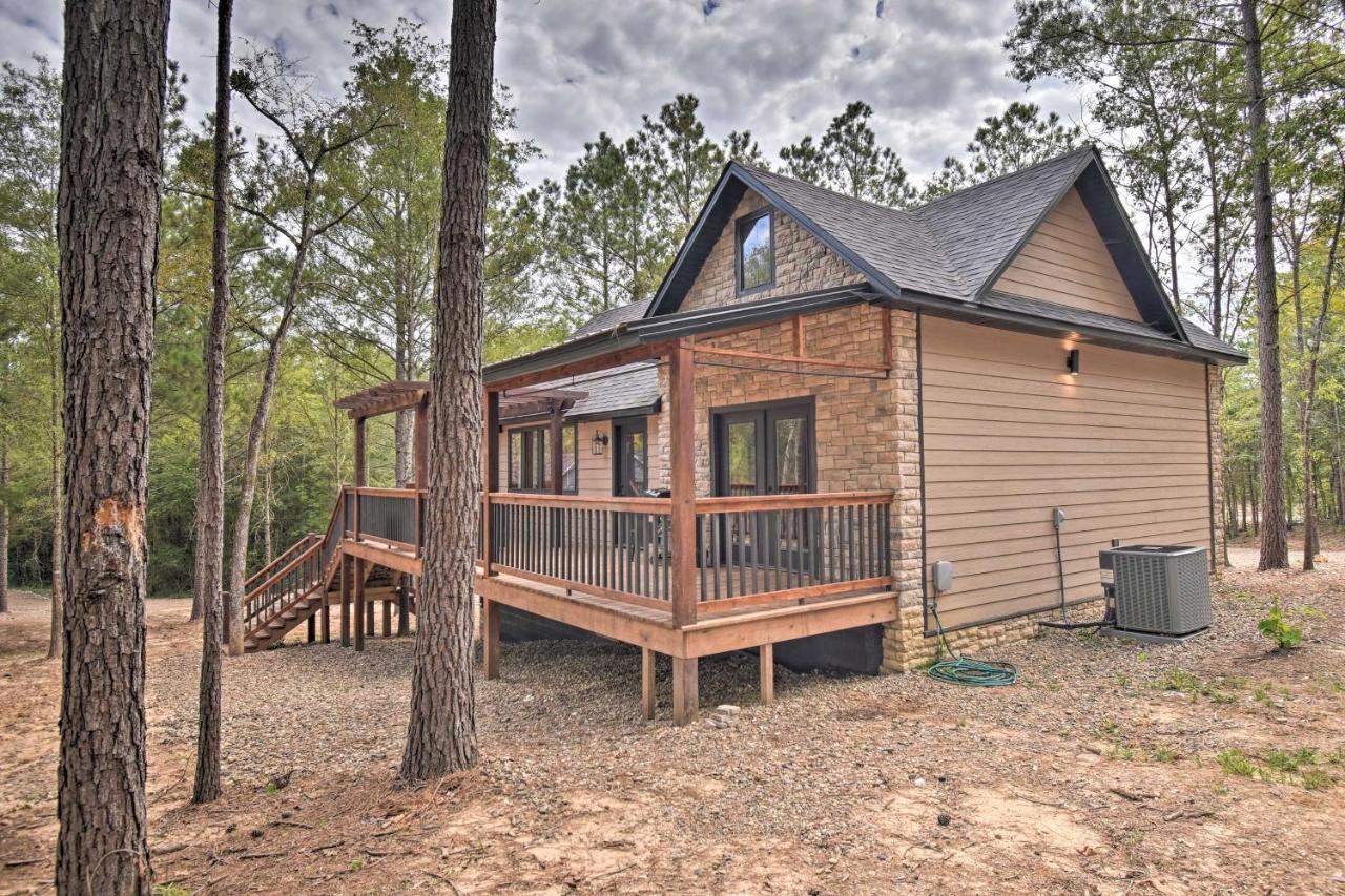 Modern Broken Bow Cabin Large Deck, Bbq And Pergola Exterior photo
